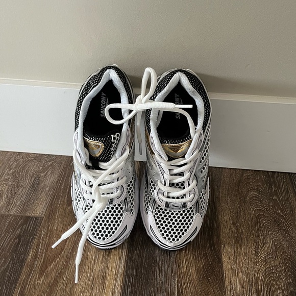 BIG KIDS' SAUCONY OMNI 9 CASUAL SHOES SIZE 3 - Picture 8 of 12